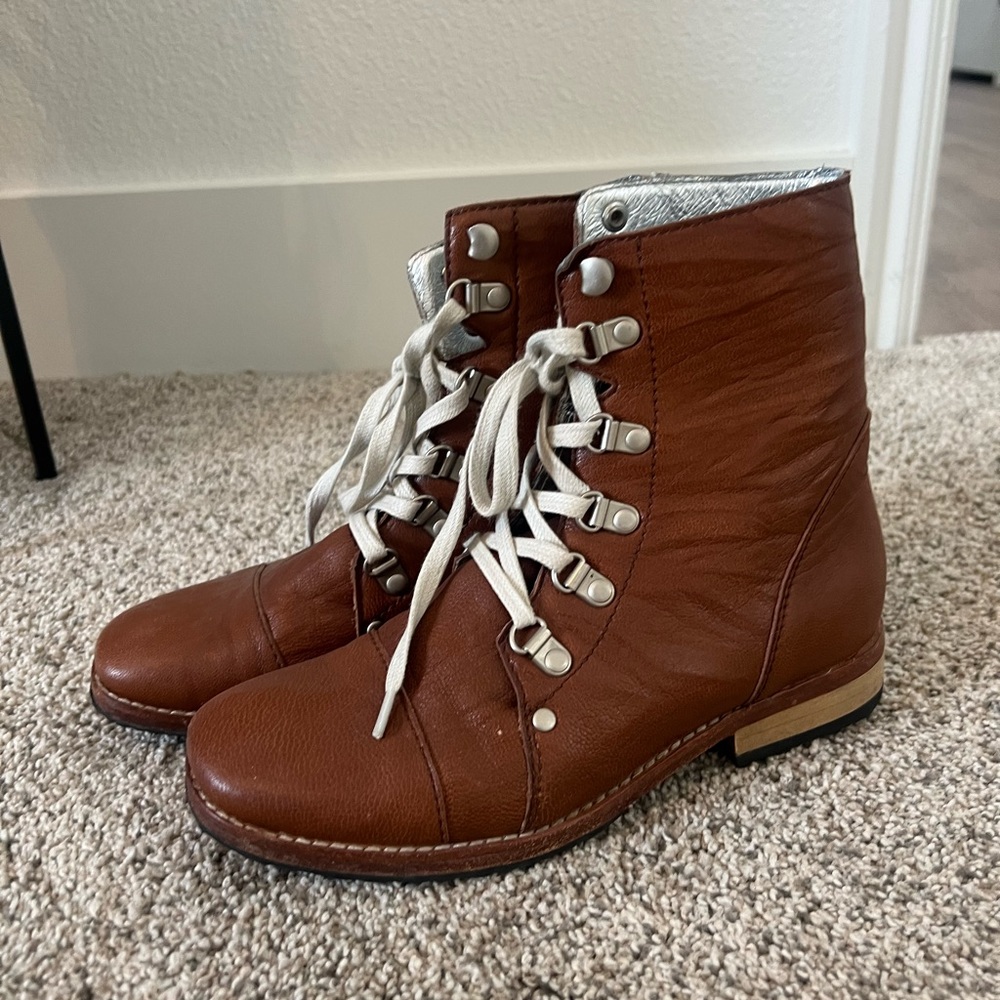 Zurich Boots sz 6